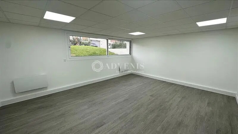 Office in Maisons-Alfort for lease - Interior Photo - Image 1 of 5