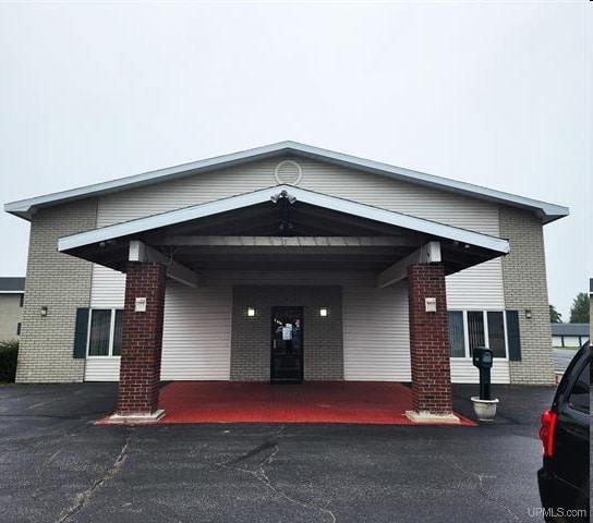 2702 N Stephenson Ave, Iron Mountain, MI for sale - Building Photo - Image 3 of 20