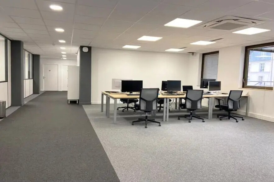Office in Neuilly-sur-Seine for lease - Building Photo - Image 2 of 5