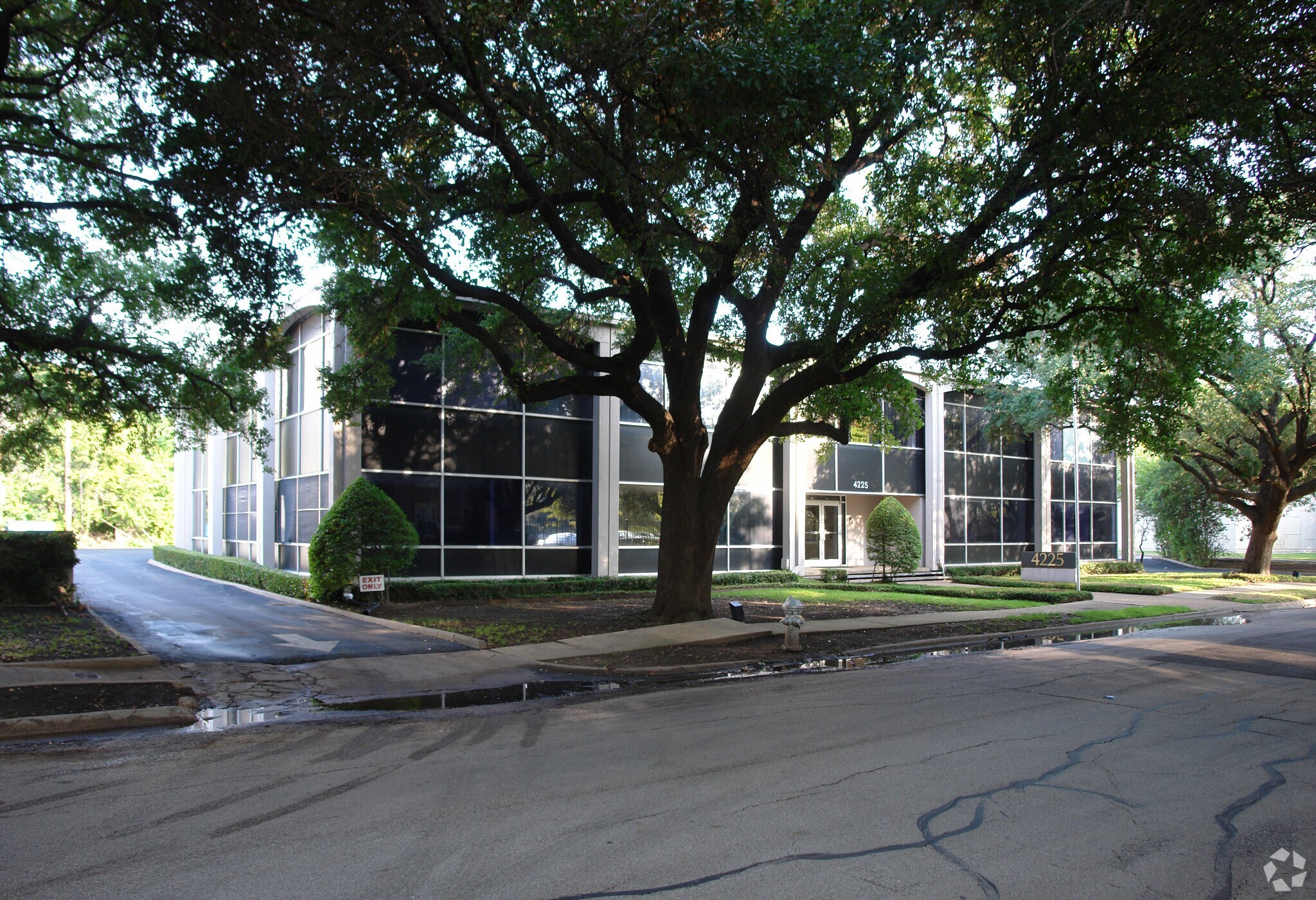 4225 Office Pky, Dallas, TX for sale Primary Photo- Image 1 of 1