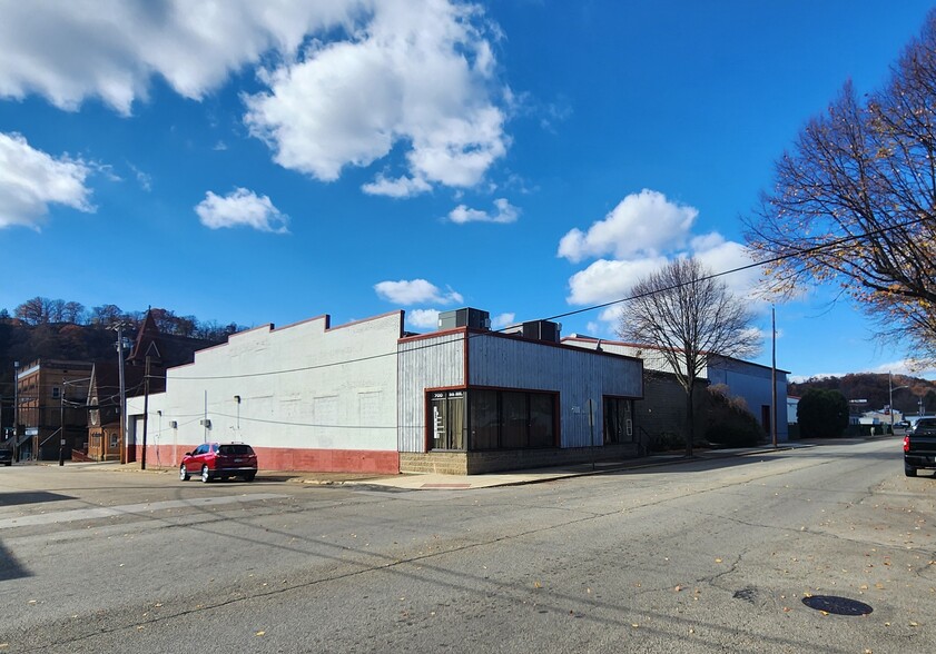 700 5th Ave, New Brighton, PA for sale - Building Photo - Image 1 of 7