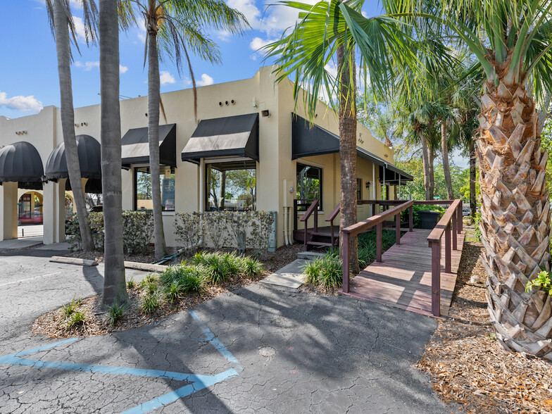 1060 21st St, Vero Beach, FL for lease - Primary Photo - Image 1 of 5