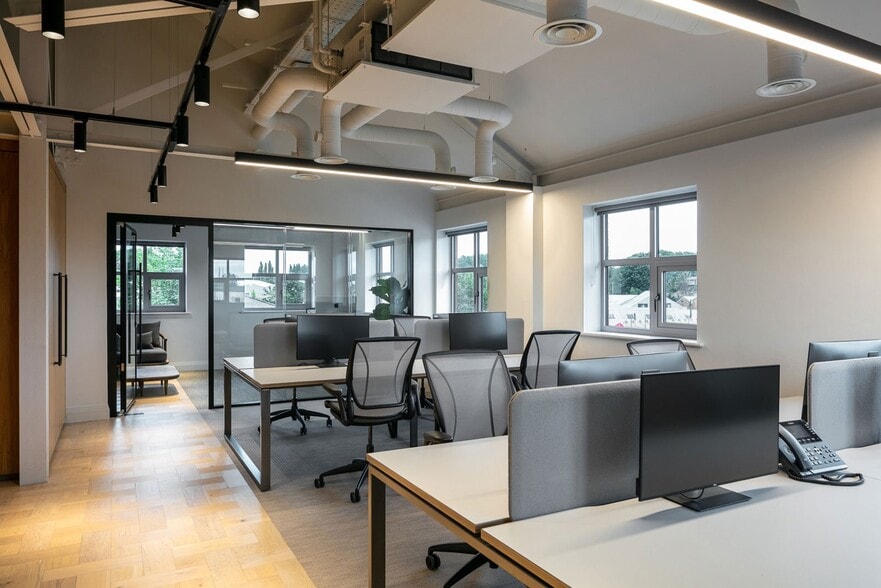 45 Waterloo Rd, Stockport for lease - Interior Photo - Image 3 of 5