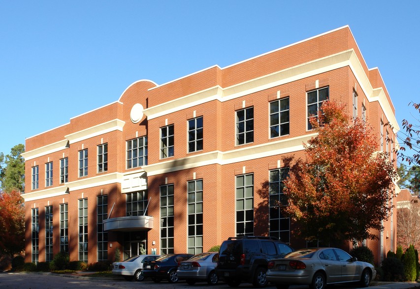 1020 Southhill Dr, Cary, NC for lease - Building Photo - Image 1 of 13
