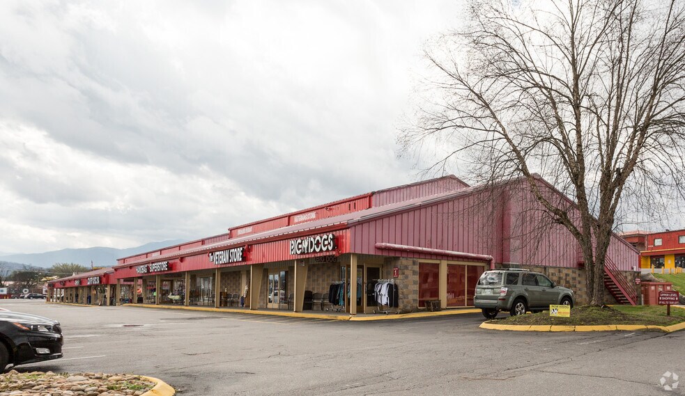 2850 Parkway, Pigeon Forge, TN for sale - Primary Photo - Image 1 of 1