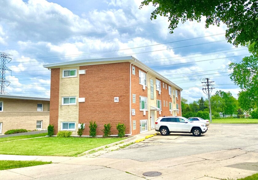 41 E Blecke Ave, Addison, IL for sale - Building Photo - Image 1 of 1