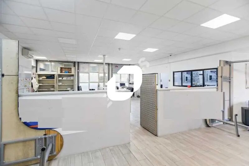 Flex in Montreuil for sale - Interior Photo - Image 2 of 12