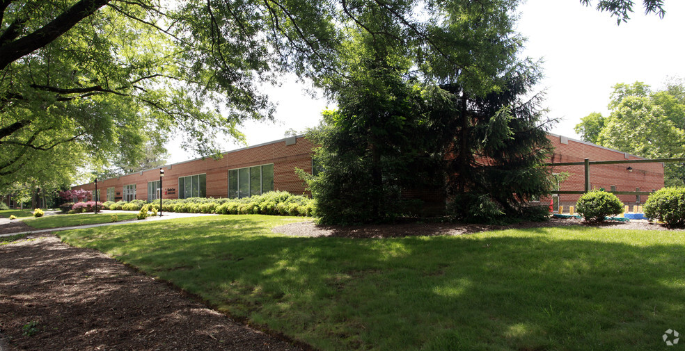 1946-1954 W Isaac Newton Sq, Reston, VA for lease - Building Photo - Image 1 of 3