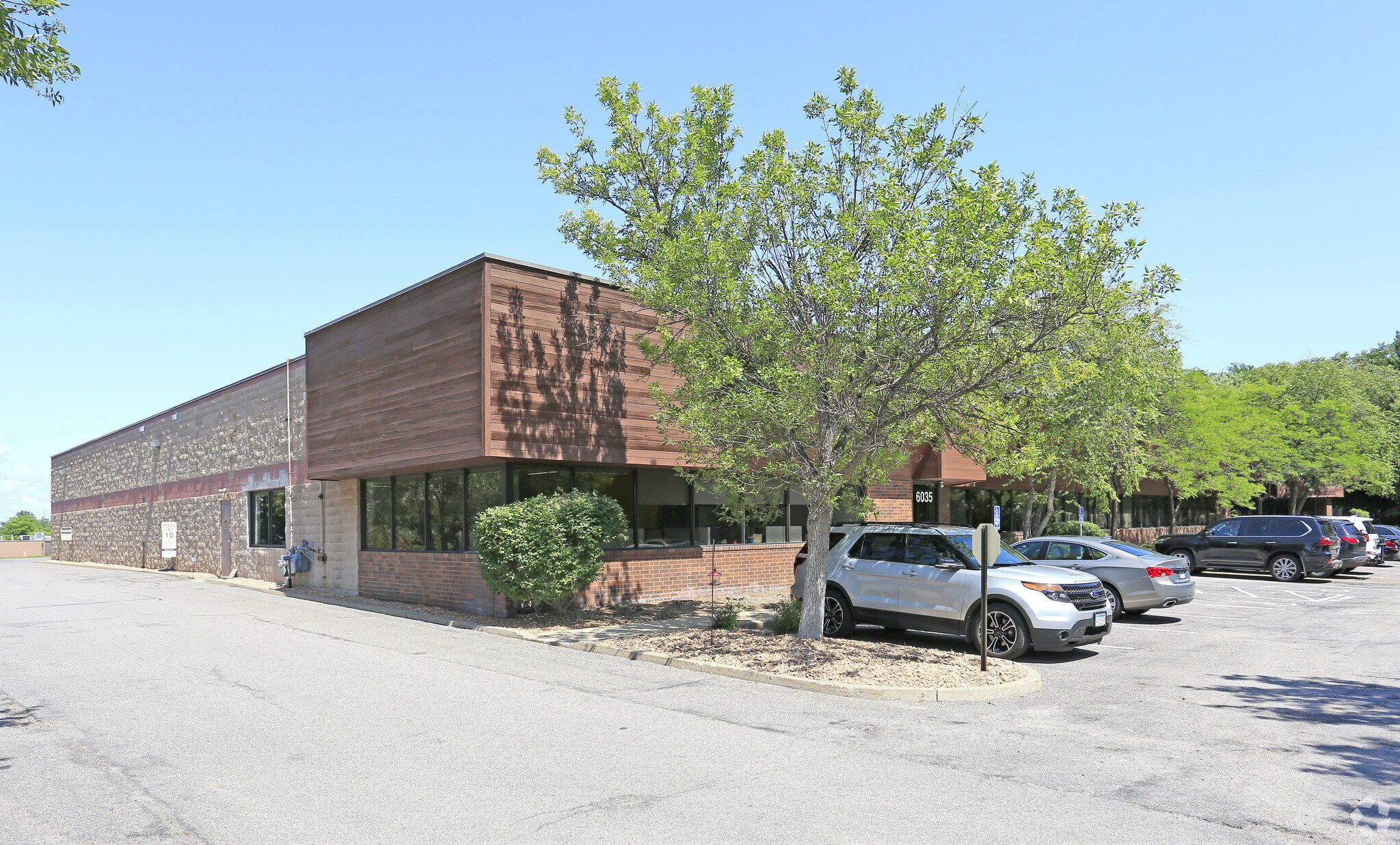 6035-6037 Baker Rd, Minnetonka, MN for sale Primary Photo- Image 1 of 1