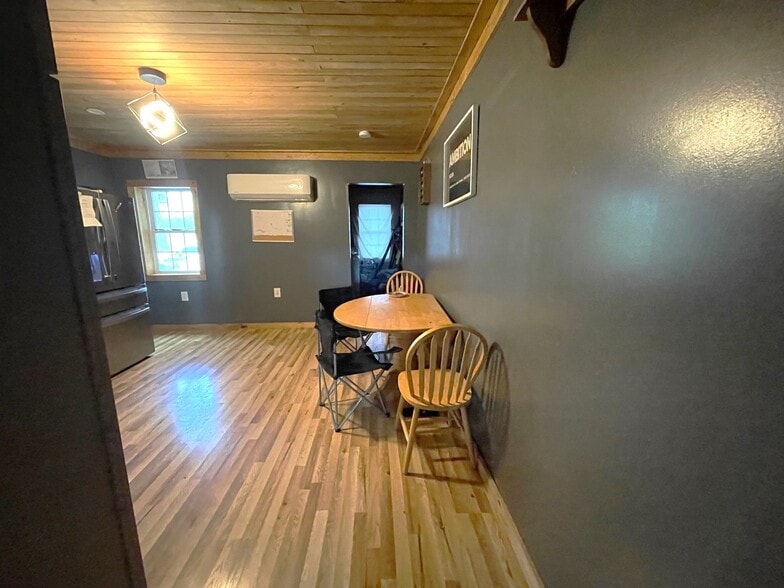 19 Mason Corner Rd, Saint Albans, ME for sale - Interior Photo - Image 2 of 41