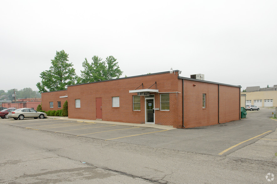 211-217 Delano Ave, Chillicothe, OH for lease - Building Photo - Image 2 of 3