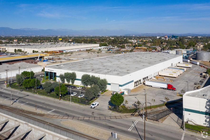 2800 Lynwood Rd, Lynwood, CA for lease - Building Photo - Image 3 of 6