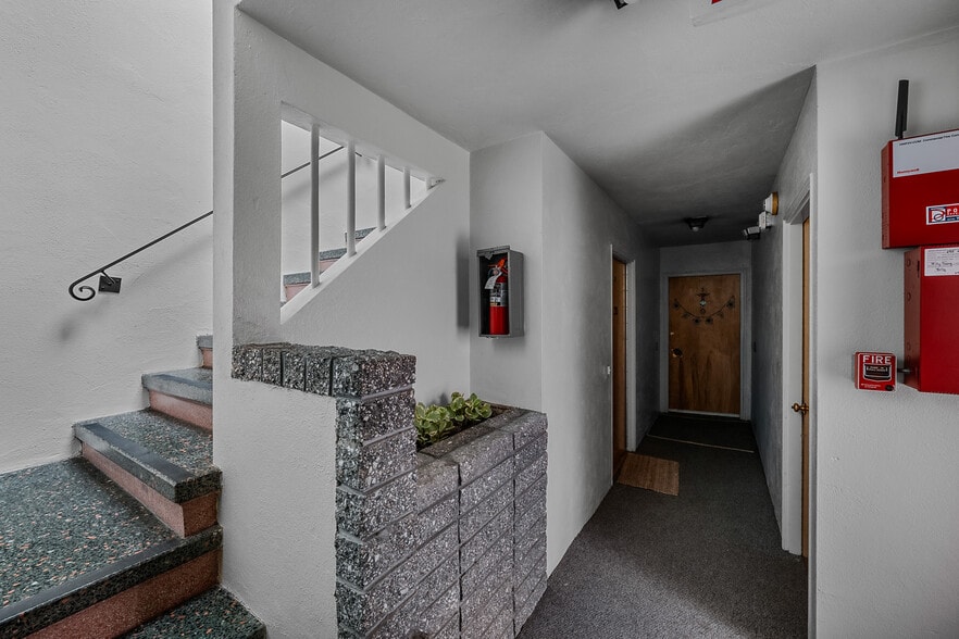 695 48th Ave, San Francisco, CA for sale - Interior Photo - Image 2 of 8