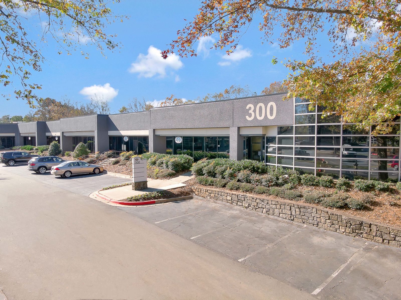 7840 Roswell Rd, Sandy Springs, GA for lease Building Photo- Image 1 of 5