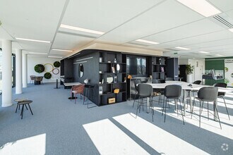1-7 Rue Pierre Bérégovoy, Clichy for lease Interior Photo- Image 2 of 12