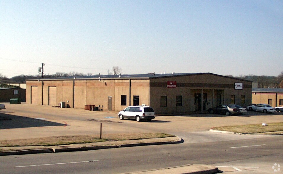 36163620 Conflans Rd, Irving, TX 75061