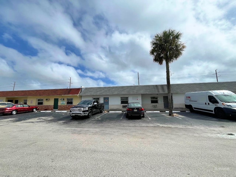 4700-4736 NE 12th Ave, Oakland Park, FL for lease Building Photo- Image 1 of 3