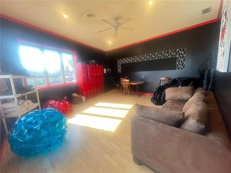 105 S Mantorville Ave, Kasson, MN for sale - Interior Photo - Image 2 of 32