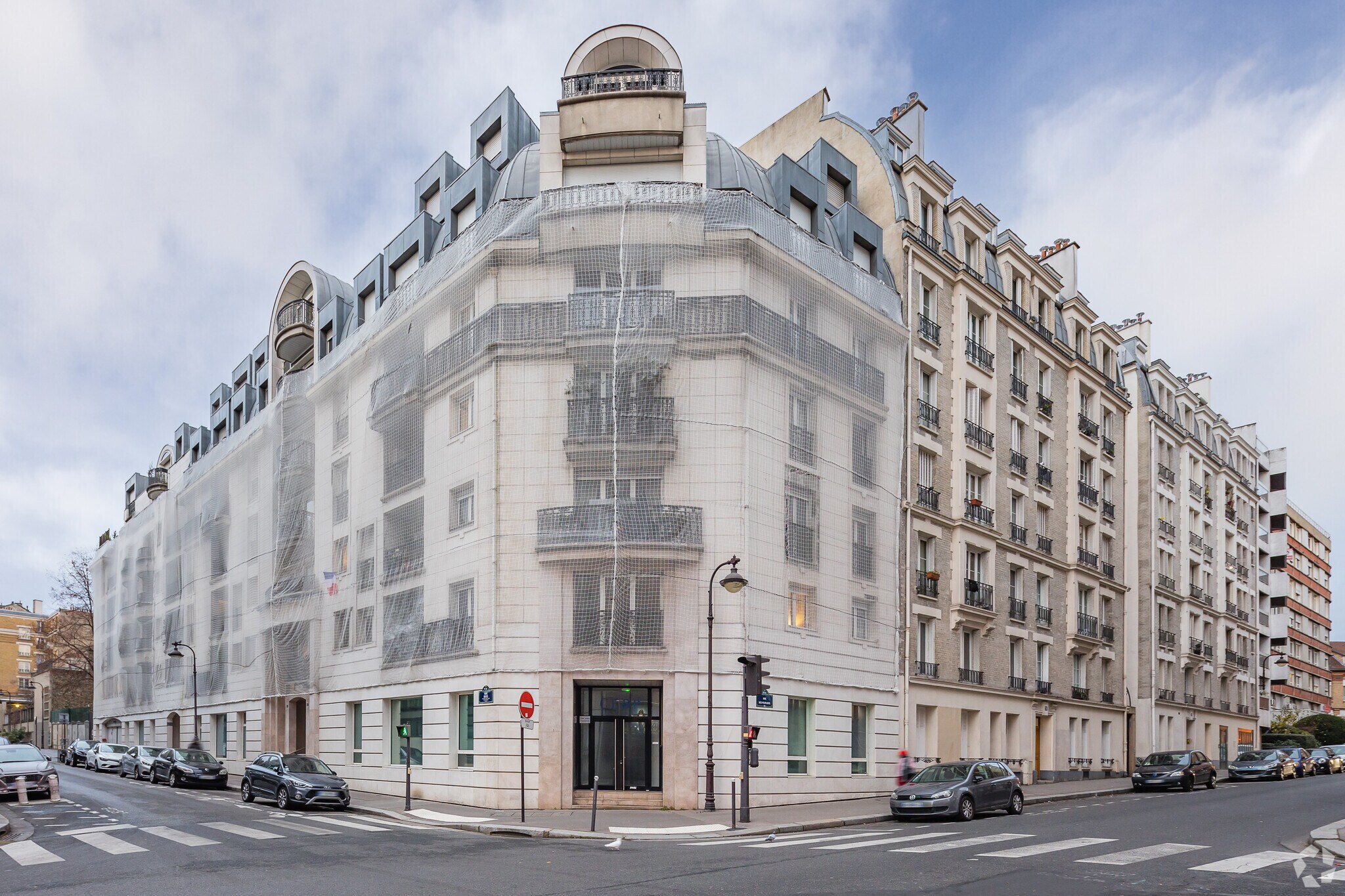 2-4 Rue Küss, Paris for sale Primary Photo- Image 1 of 1