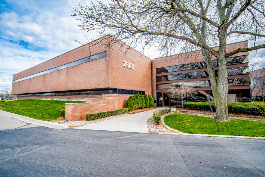 2520 S Telegraph Rd, Bloomfield Hills, MI for lease - Building Photo - Image 1 of 5