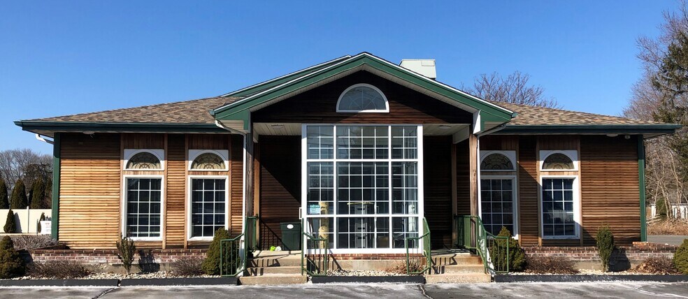 1321 Boston Post Rd, Madison, CT for sale - Building Photo - Image 1 of 1