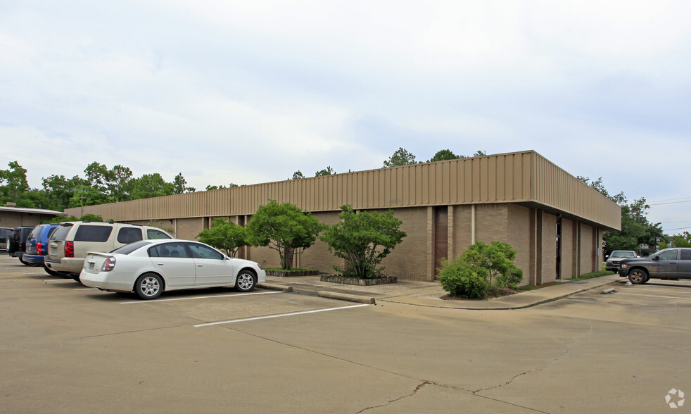 2116 Thompson Rd, Richmond, TX for lease - Building Photo - Image 2 of 5