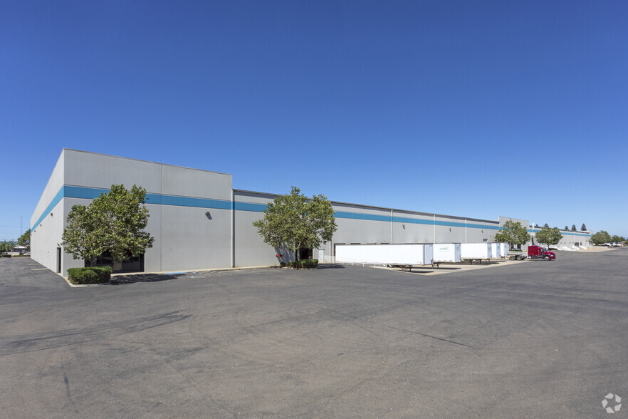 1300 E Vine St, Lodi, CA for lease - Primary Photo - Image 1 of 6