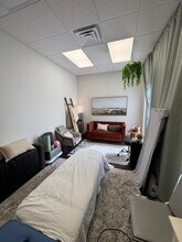 1314 N 205th St, Elkhorn, NE for lease Interior Photo- Image 2 of 3