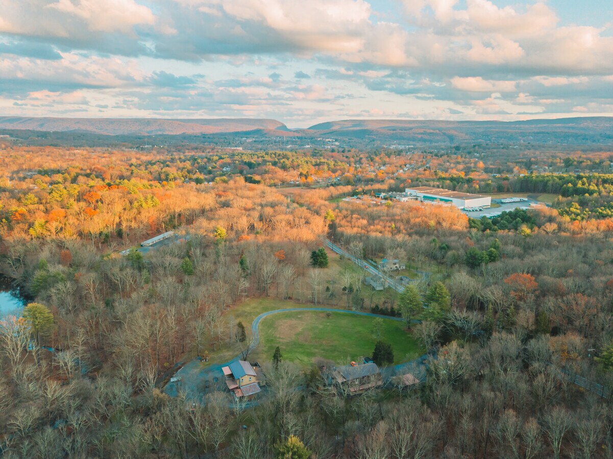 2447 Chipperfield Dr, East Stroudsburg, PA 18301