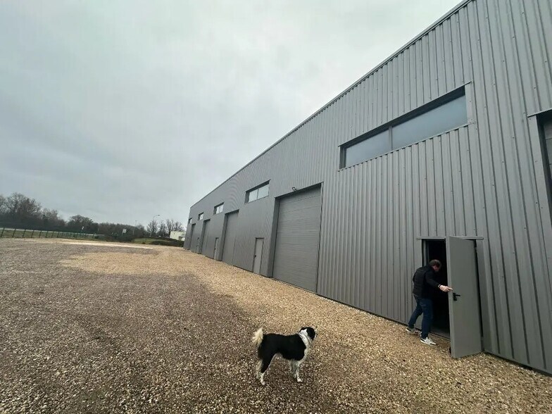 Industrial in Izier for lease - Building Photo - Image 1 of 2