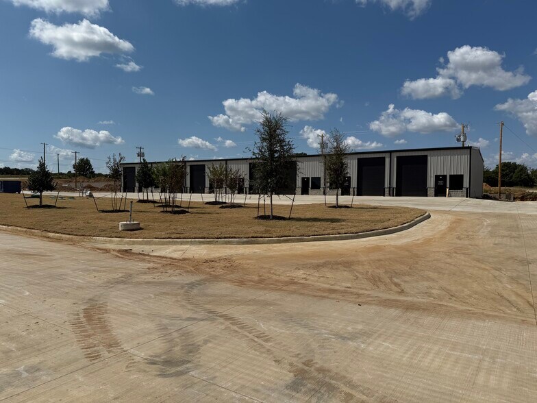 6815 Rendon Bloodworth Rd, Fort Worth, TX for lease - Building Photo - Image 3 of 16