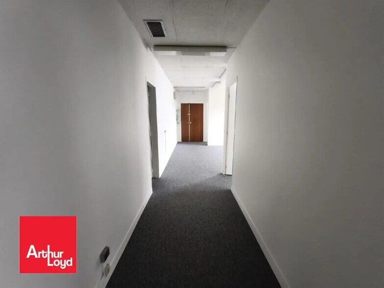 Office in Chartres for lease - Interior Photo - Image 1 of 3