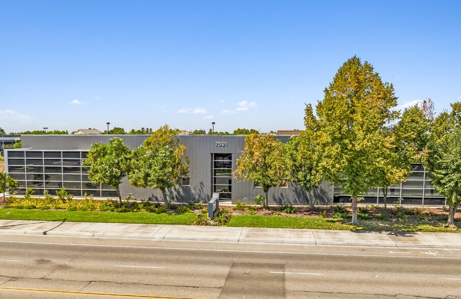 7591 N Ingram, Fresno, CA for lease - Building Photo - Image 1 of 8