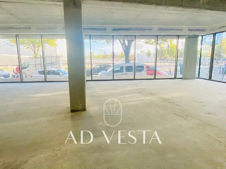 Office in Bordeaux for lease - Interior Photo - Image 2 of 5