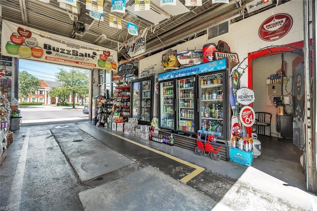 6505 Pearl Rd, Parma Heights, OH 44130 Drive Thru Beverage