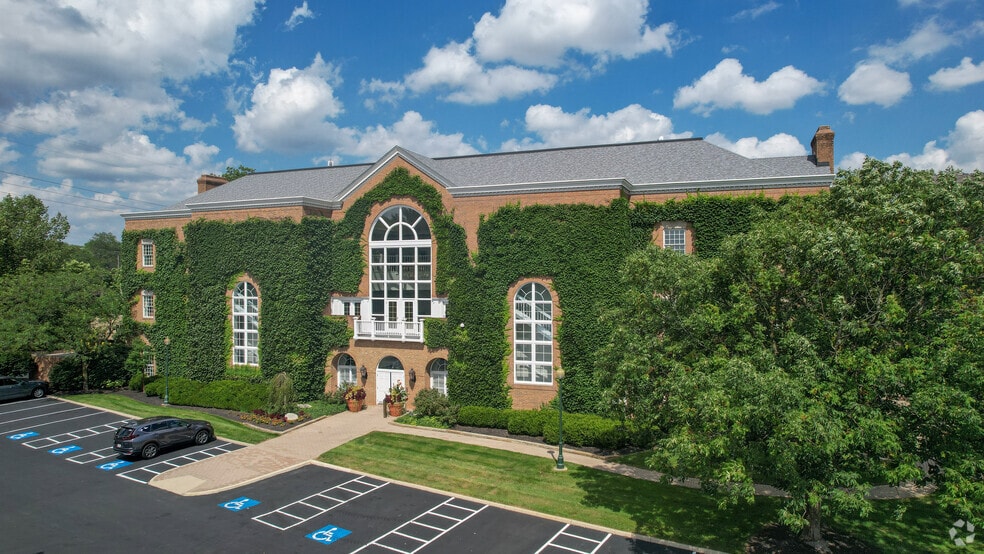 1700 Lake Shore Dr, Columbus, OH for lease - Building Photo - Image 2 of 8