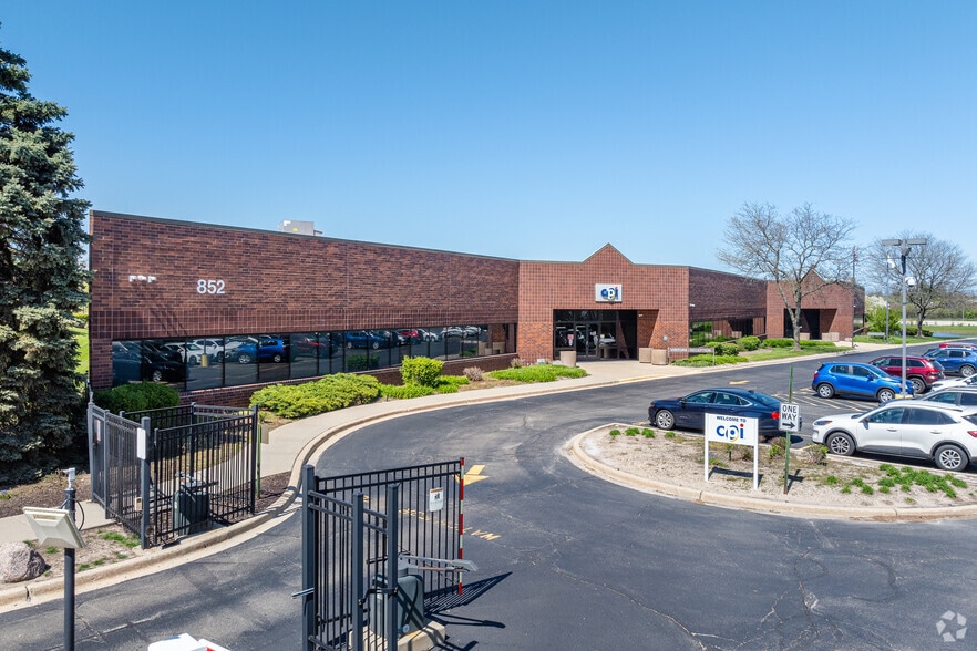 852 Feehanville Dr, Mount Prospect, IL for sale - Primary Photo - Image 1 of 5