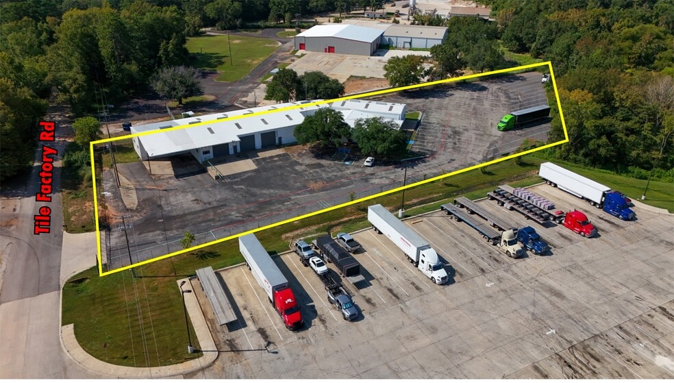 2005 Tile Factory Rd, Palestine, TX for lease - Building Photo - Image 2 of 60