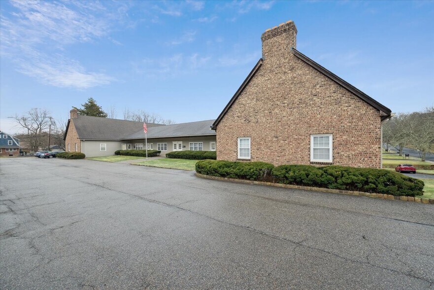 10 Shawnee Dr, Watchung, NJ for lease - Building Photo - Image 2 of 15