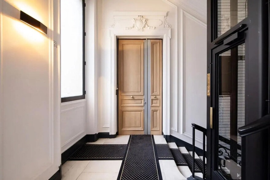 Office in Paris for lease - Lobby - Image 2 of 11