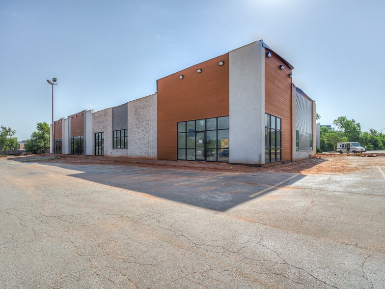 4235 NW Expressway, Oklahoma City, OK for lease - Building Photo - Image 1 of 30