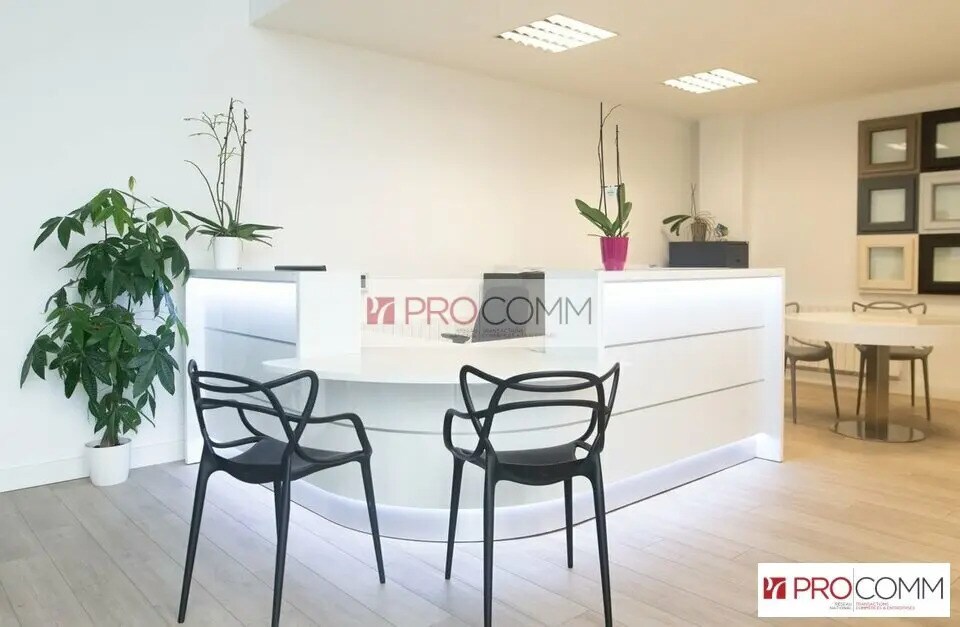 Office in Chartres for sale Interior Photo- Image 1 of 5