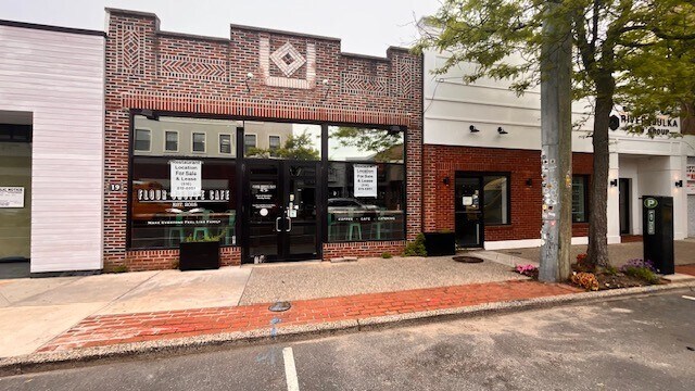 19 W Main St, Bay Shore, NY for lease - Building Photo - Image 1 of 6