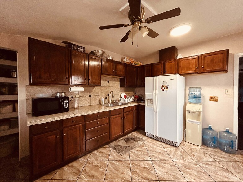 1650 N Oracle Rd, Tucson, AZ for sale - Interior Photo - Image 3 of 11