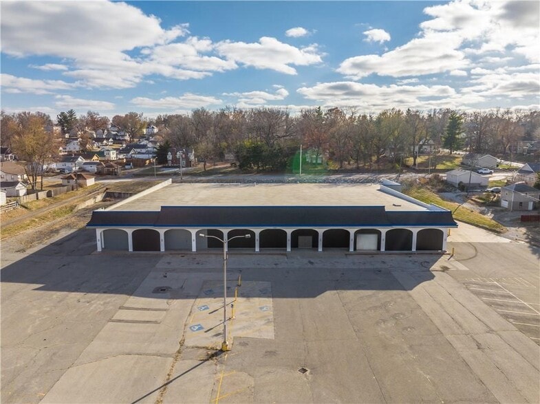 2300 Mitchell Ave, Saint Joseph, MO for sale - Building Photo - Image 1 of 1