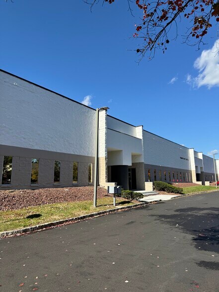 200 Campus Dr W, Marlboro, NJ for lease - Building Photo - Image 2 of 4