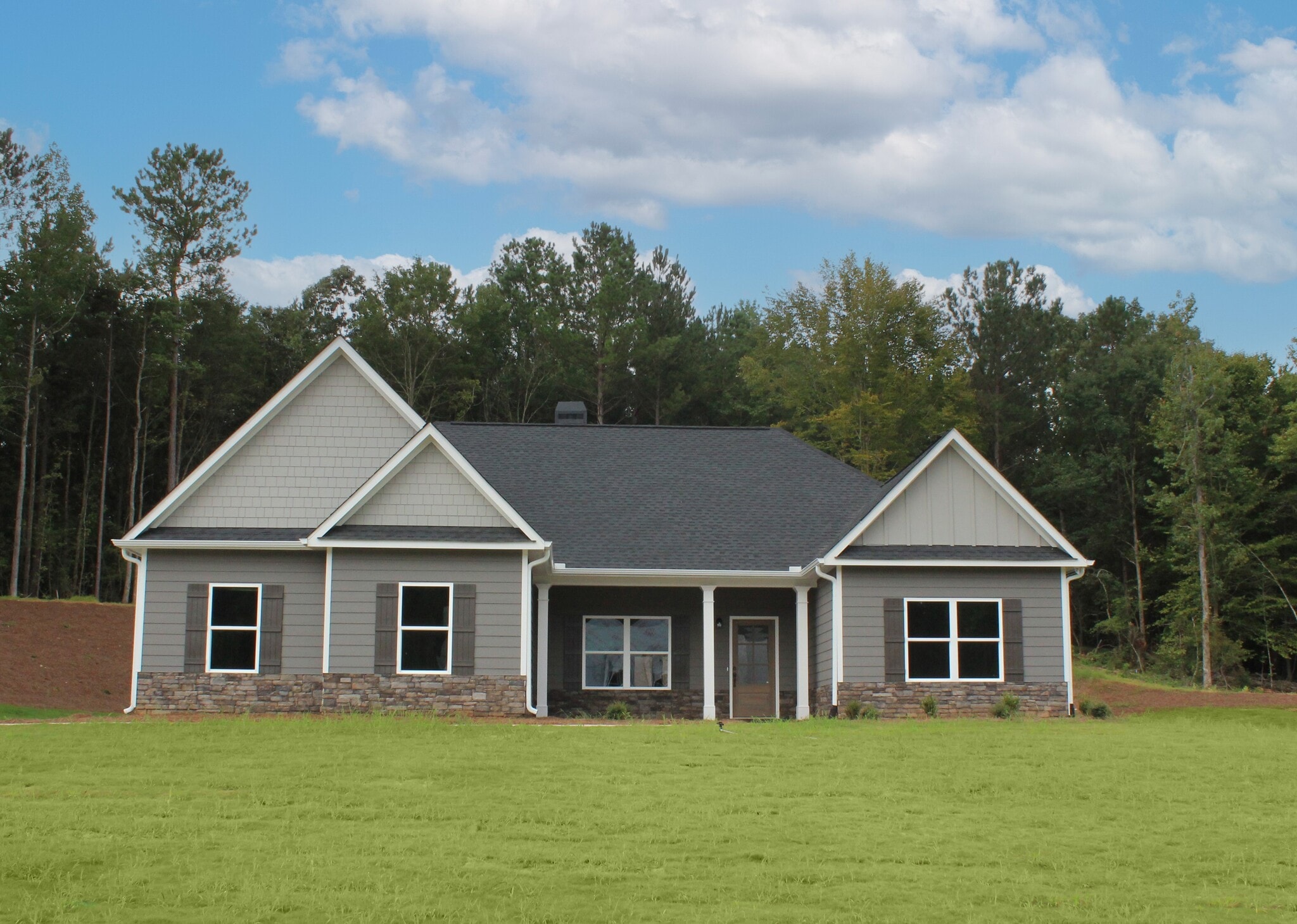 90 Hawthorn Ln, Covington, GA for sale Primary Photo- Image 1 of 2