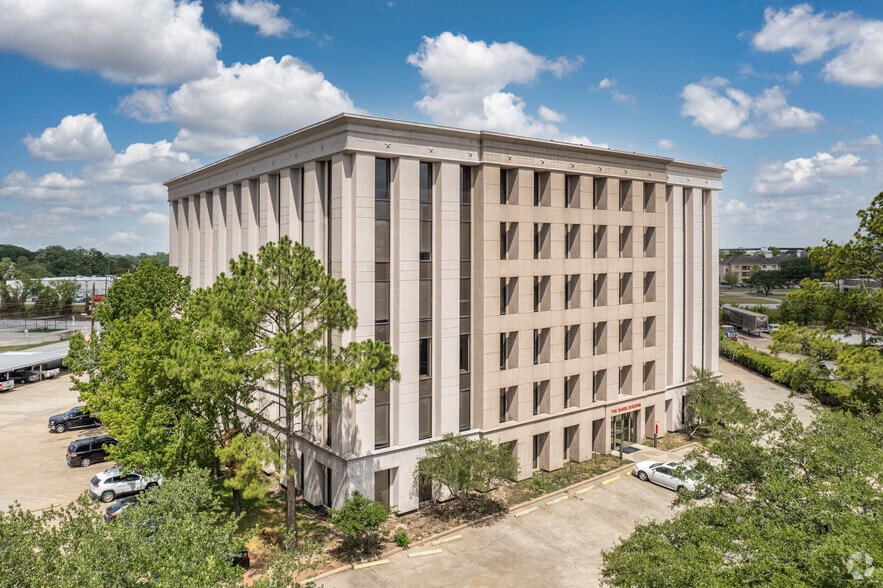 519 N Sam Houston Pky E, Houston, TX for lease - Building Photo - Image 1 of 53