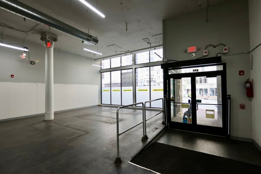 610 Wood St, Pittsburgh, PA for lease - Building Photo - Image 3 of 9