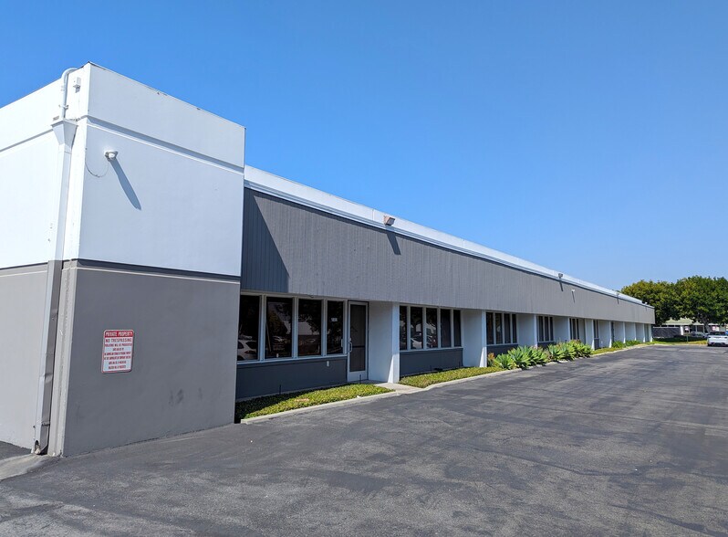 1840-1856 Carnegie Ave, Santa Ana, CA for lease - Building Photo - Image 3 of 3